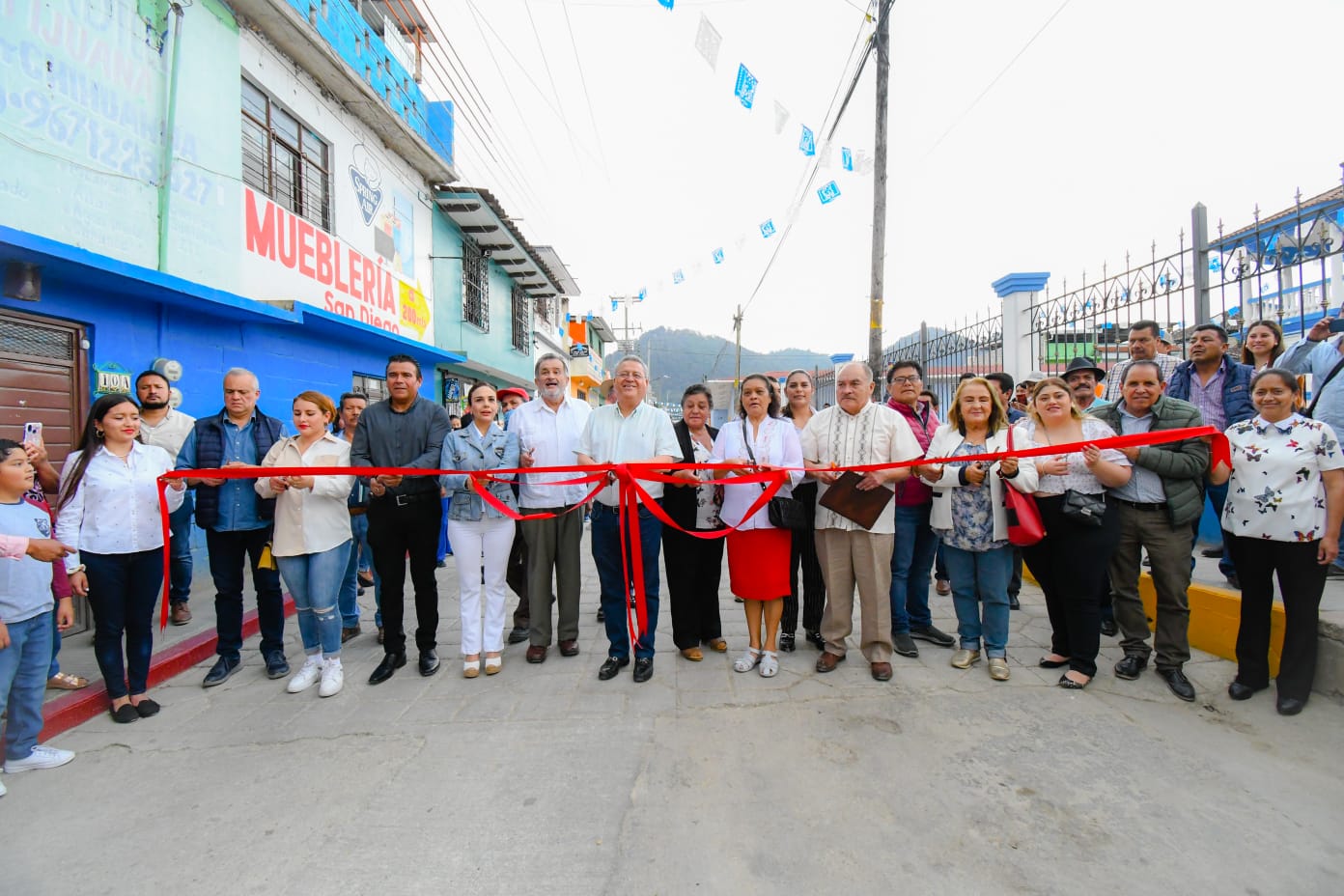 ALCALDE MDO ENTREGÓ CALLE PAVIMENTADA A VECINOS DEL BARRIO DE SAN DIEGO – H. Ayuntamiento de San Cristóbal de Las Casas