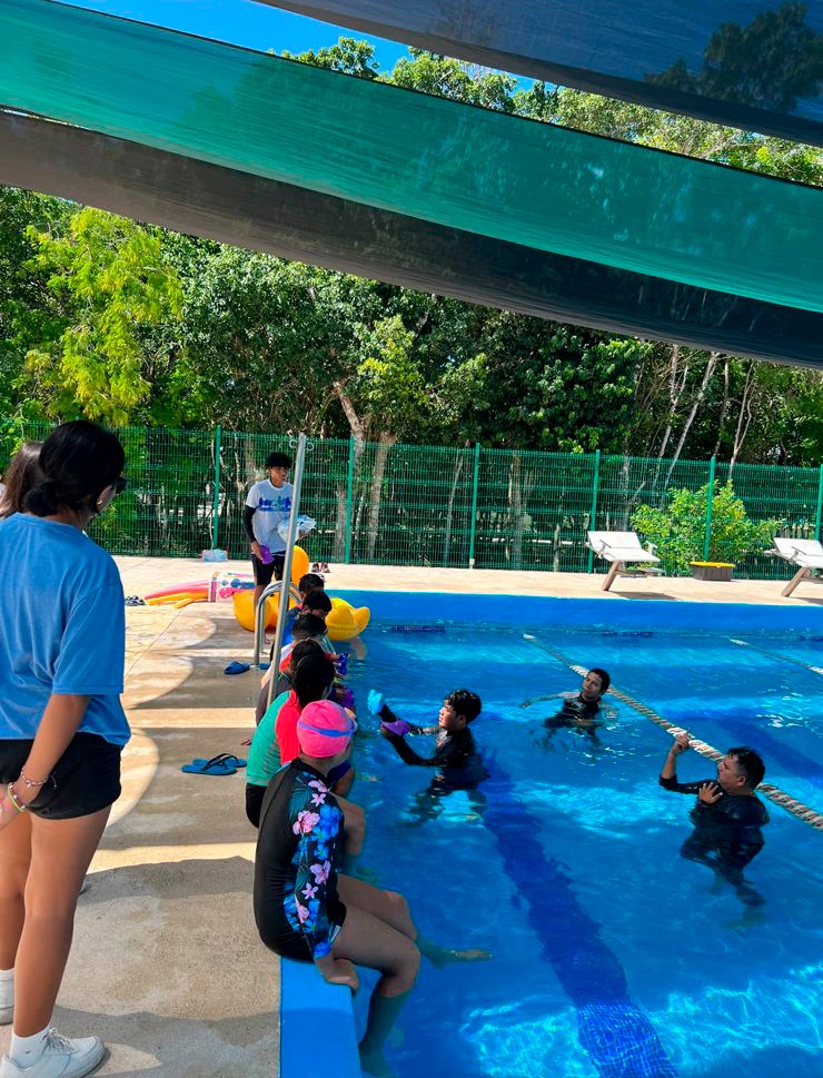 Estudiantes de secundaria conviven y aprenden en la alberca olímpica municipal – H. Ayuntamiento de Solidaridad