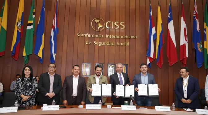 Bedolla e IMSS firman convenio para nuevos hospitales en Maruata y Arantepacua