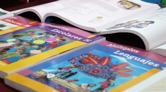 Sí a los libros, y anteponer derecho a la educación, llama especialista de la UNAM