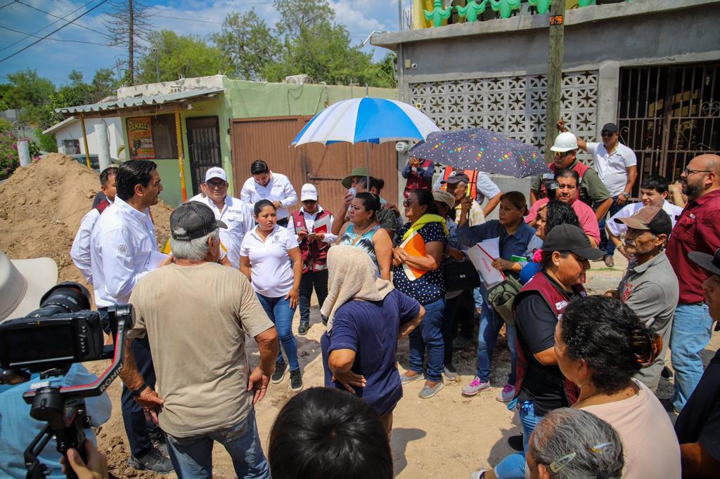 Supervisaron Alcalde de Reynosa y vecinos la calle Fco. Zarco – Administración Municipal Reynosa 2021-2024