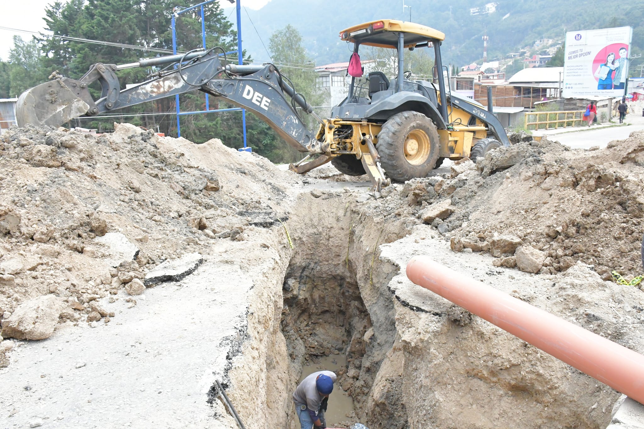 ATIENDE OBRAS PÚBLICAS DE SCLC SOCAVÓN EN EL PERIFÉRICO SUR PONIENTE. – H. Ayuntamiento de San Cristóbal de Las Casas