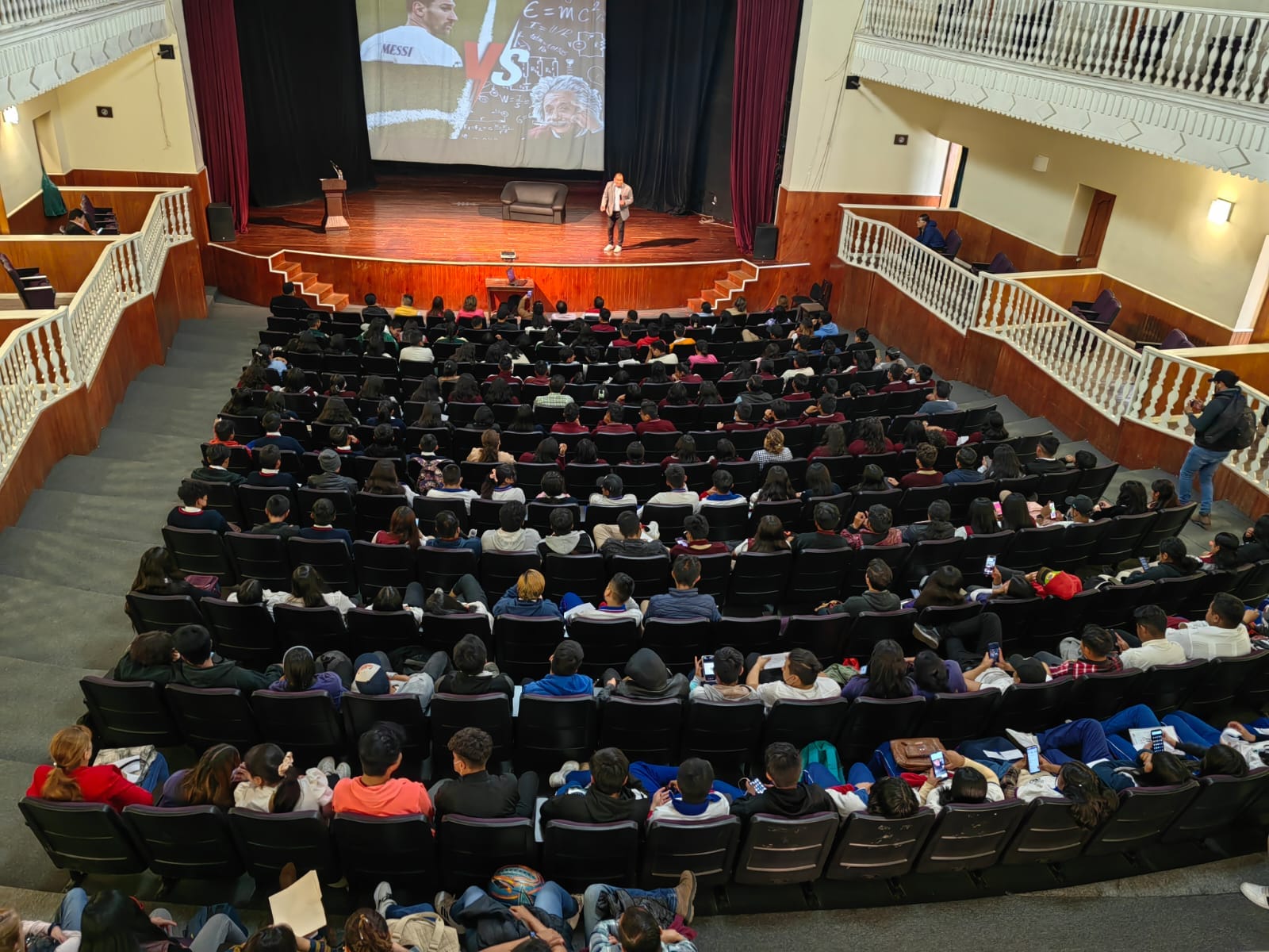 AYUNTAMIENTO DE SCLC LLEVO A CABO LA CONFERENCIA MAGISTRAL “CONÓCETE Y DESCUBRE TU CARRERA IDEAL”. – H. Ayuntamiento de San Cristóbal de Las Casas