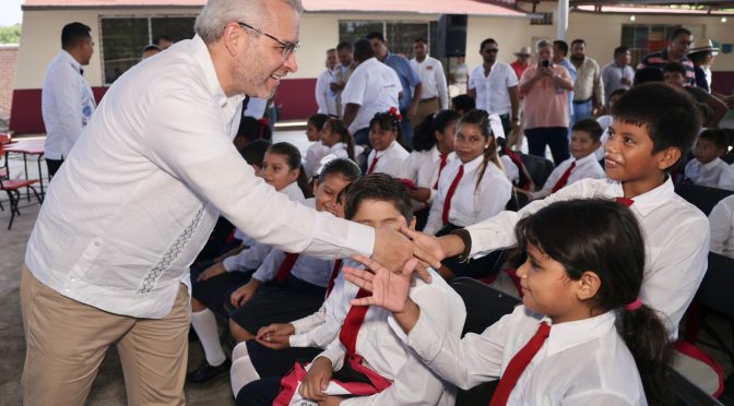 Inaugura Bedolla obra de escuela afectada por sismo en Coahuayana
