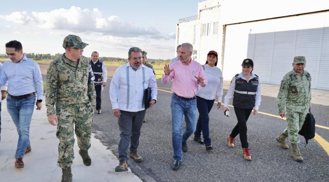 Revisan Bedolla y funcionarios federales daños por lluvias y obras educativas pendientes en la Costa