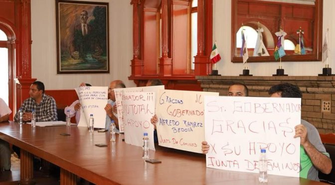 Comienza Gobierno de Bedolla pago a extrabajadores de la extinta Junta Local de Caminos