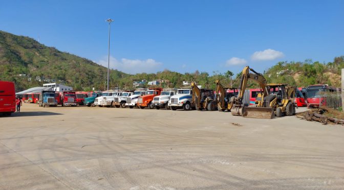 Envía Michoacán más maquinaria pesada y 10 camiones de volteo a Guerrero