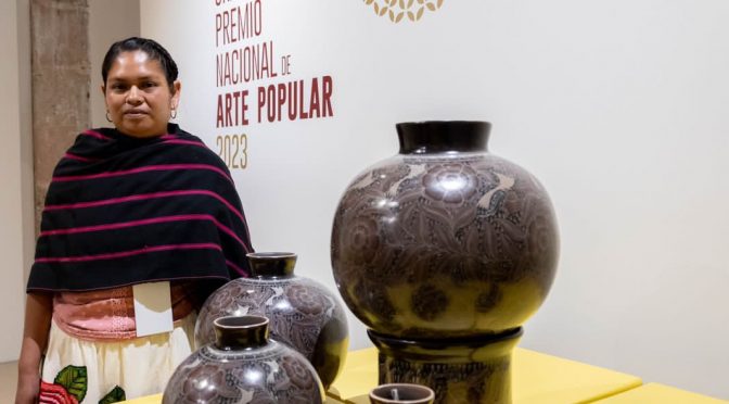 Laura pone en alto a Michoacán con su talento en alfarería; gana máximo premio nacional