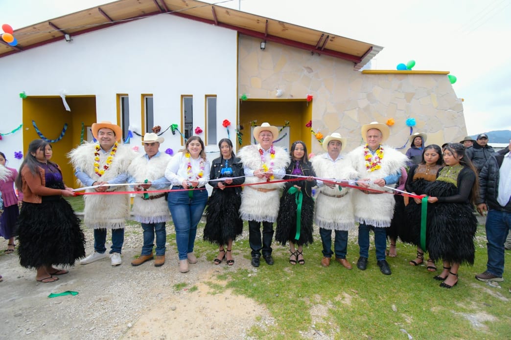 ENTREGA ALCALDE MDO OBRA DE REHABILITACIÓN DEL CENTRO DE DESARROLLO COMUNITARIO EN LA COMUNIDAD LOS LLANOS. – H. Ayuntamiento de San Cristóbal de Las Casas