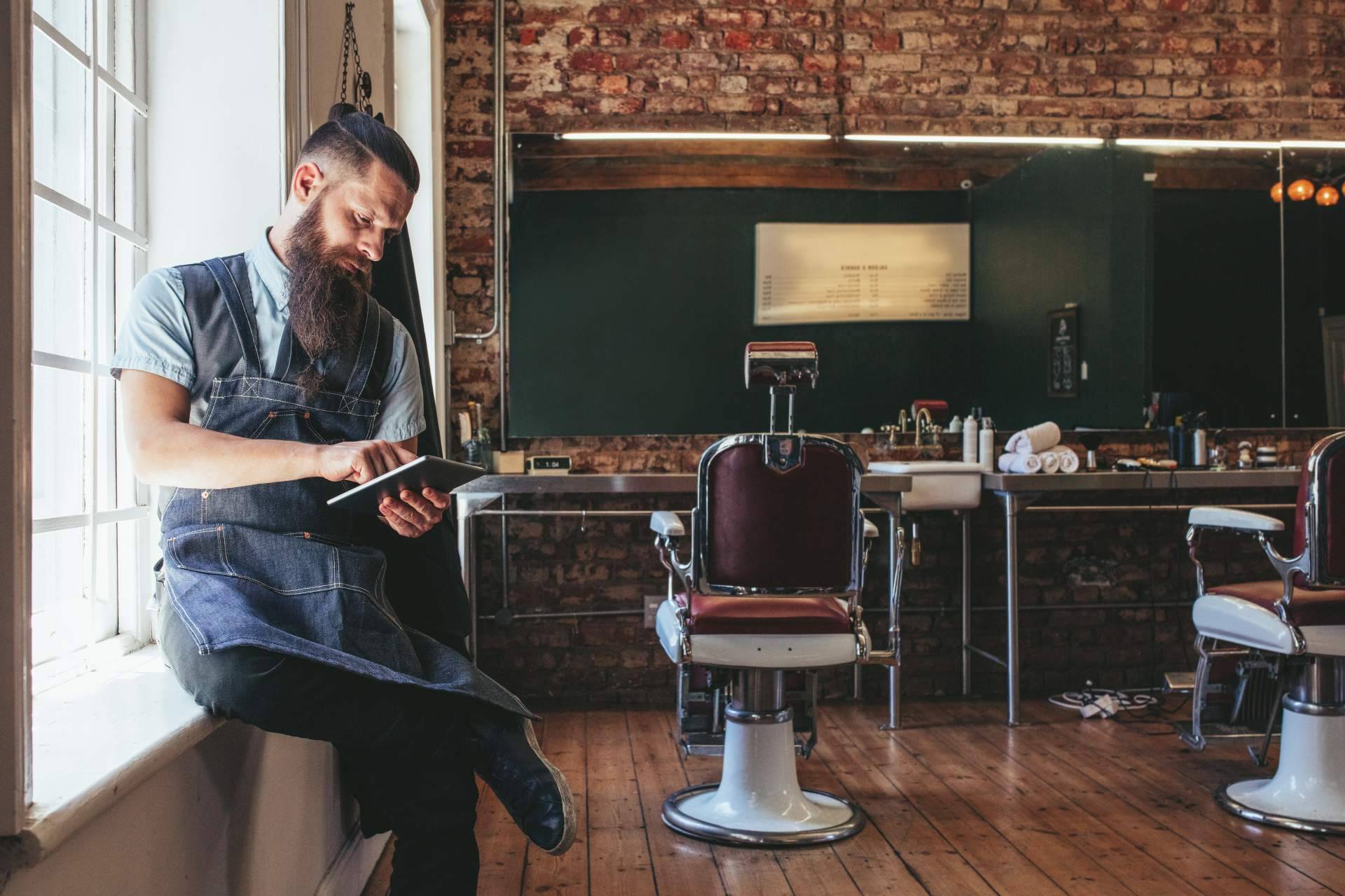 Marketing y estrategia digital para peluquerías y centros estéticos, con UEBEA