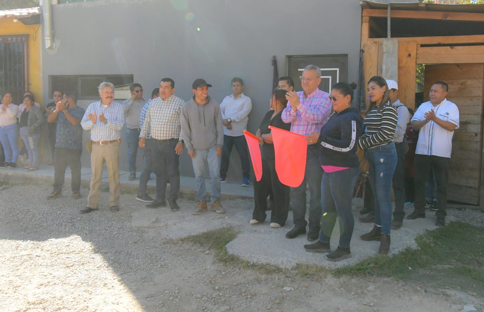 ALCALDE MDO DA BANDERAZO DE ARRANQUE A OBRA DE INTRODUCCIÓN DE AGUA POTABLE Y DRENAJE SANITARIO. – H. Ayuntamiento de San Cristóbal de Las Casas
