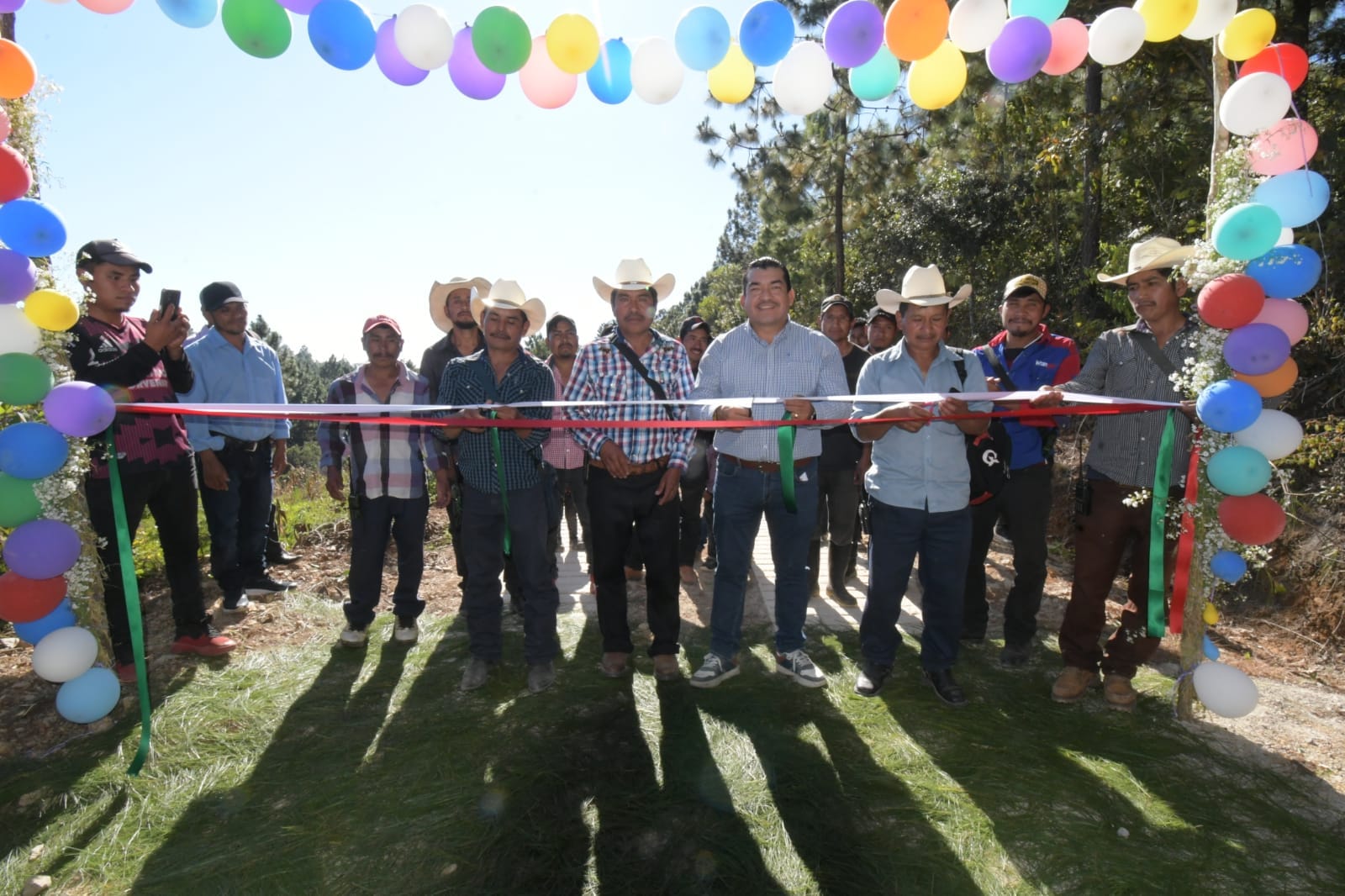 AYUNTAMIENTO DE SCLC INAUGURA RODADAS CON CONCRETO HIDRÁULICO EN LA COMUNIDAD SAN ANTONIO EL PORVENIR. – H. Ayuntamiento de San Cristóbal de Las Casas