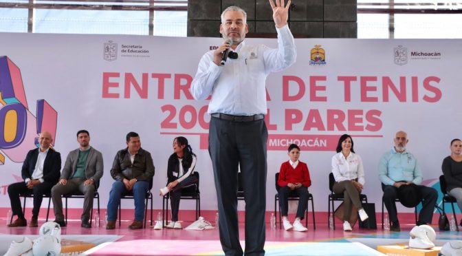 Anuncia Bedolla laptops para mil 200 secundarias de Michoacán