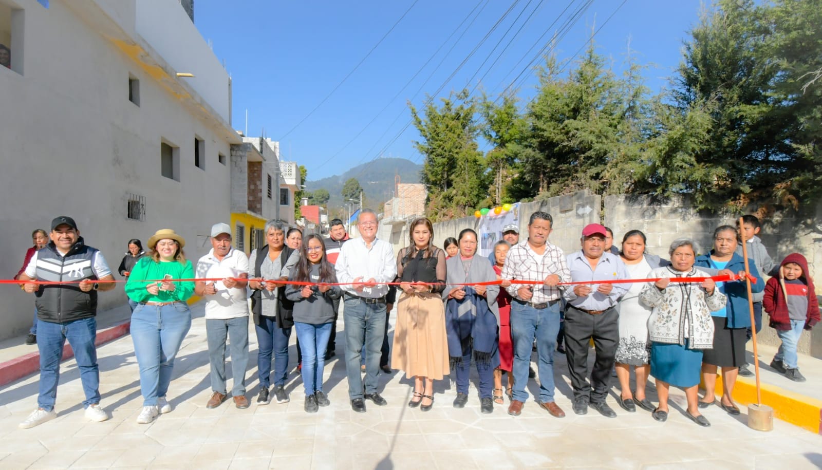INAUGURA ALCALDE DE SCLC OBRA DE PAVIMENTACIÓN CON CONCRETO HIDRÁULICO. – H. Ayuntamiento de San Cristóbal de Las Casas