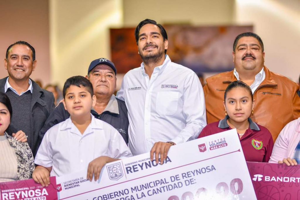 Brindan Becas Municipales del Gobierno de Carlos Peña Ortiz más oportunidades de estudio – Administración Municipal Reynosa 2021-2024