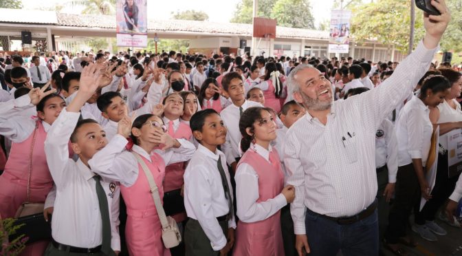 Con La Escuela es Nuestra se dispersarán 27.6 mdp en Apatzingán: Bedolla