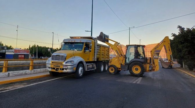 SCOP atiende desprendimiento de material en Distribuidor Morelos