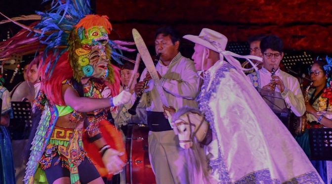 Descubre en la K´uínchekua la historia que envuelve el traje de los Tlahualiles