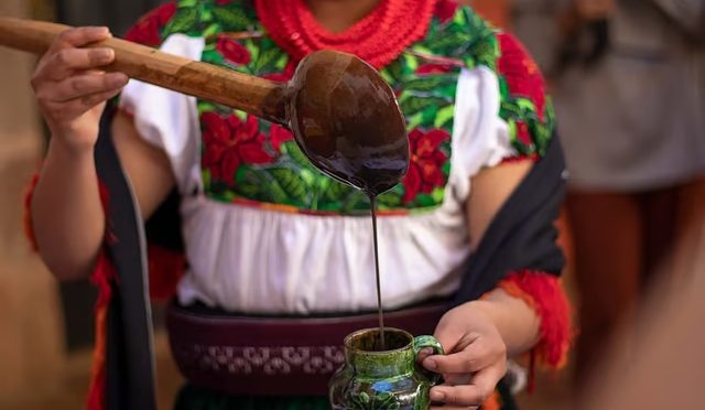 ¿Sabes cuál es la bebida prehispánica que conjuga el aguamiel y el maíz?