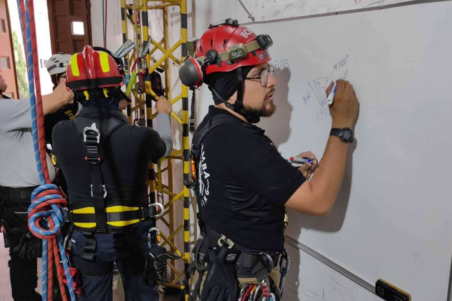 Hogo Mev y sus programas de motivación y seguridad laboral