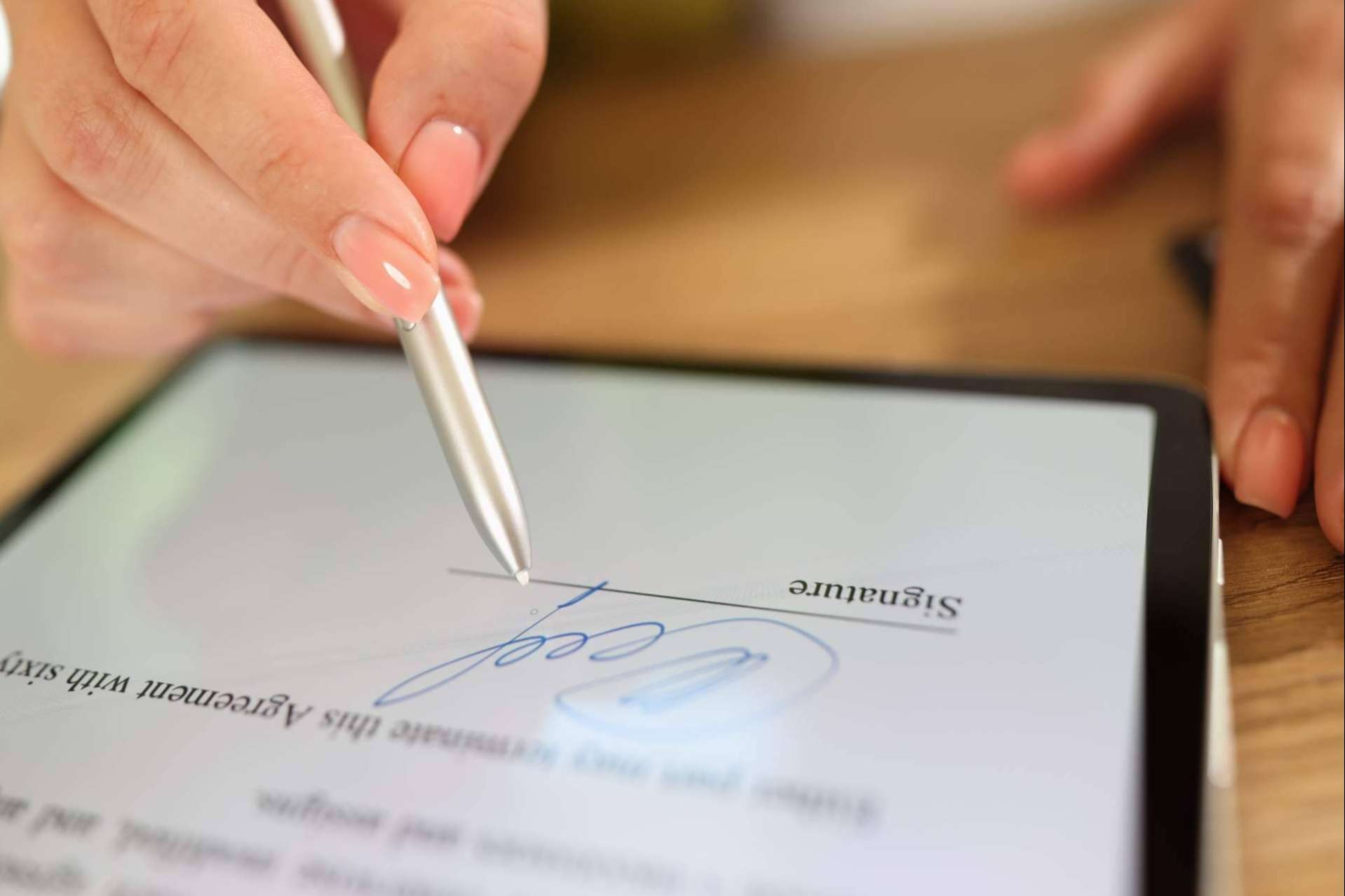 La nueva firma electrónica de DocuKlaud ofrece una herramienta eficaz para la gestión de documentos en empresas